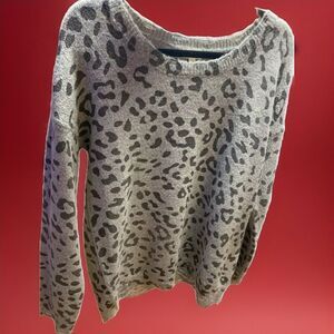 Hem & Thread Women’s Size Large Pull Over Distressed Animal Print Grey Sweater